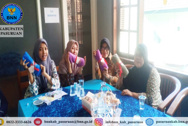 Kegiatan Rutin Dharma Wanita Persatuan BNN Kabupaten Pasuran dan demo makeup dari wardah