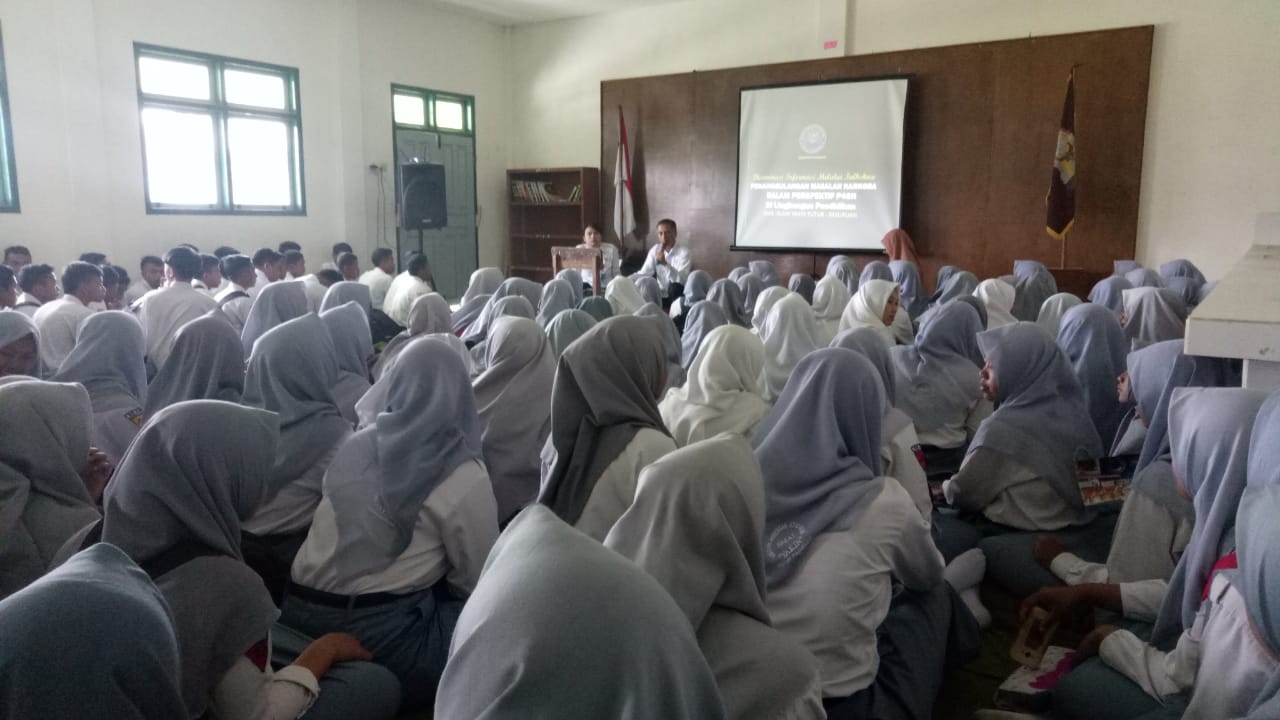 Diseminasi Informasi Melalui Talkshow di SMA Islam Yakin Tutur Kabupaten Pasuruan Diseminasi Informasi Melalui Talkshow di SMA Islam Yakin Tutur Kabupaten Pasuruan