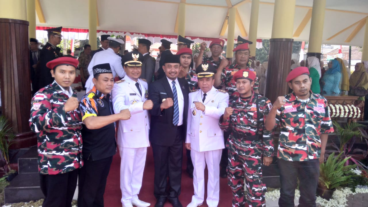 Upacara HUT Kemerdekaan RI Upacara HUT Kemerdekaan RI