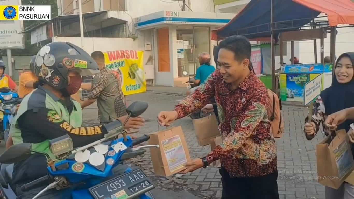 Peringati Hari Anti Narkotika Internasional 2023 BNNK Pasuruan Berbagi Takjil Gratis Untuk Masyarakat Peringati Hari Anti Narkotika Internasional 2023 BNNK Pasuruan Berbagi Takjil Gratis Untuk Masyarakat