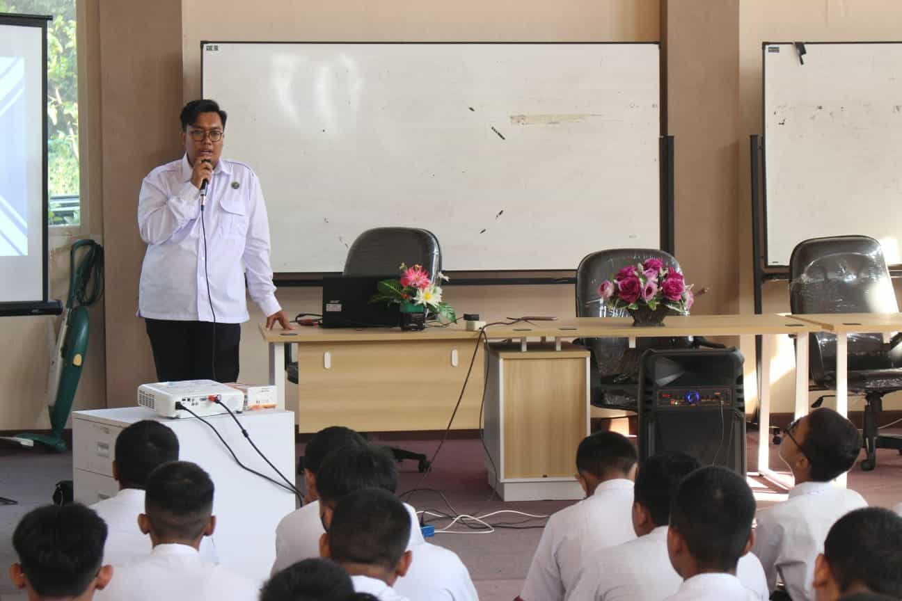 Kenalkan Bahaya Narkoba di Masa Pengenalan Lingkungan Sekolah (MPLS) di SMP dan SMA/K Wilayah Kabupaten Pasuruan Kenalkan Bahaya Narkoba di Masa Pengenalan Lingkungan Sekolah (MPLS) di SMP dan SMA/K Wilayah Kabupaten Pasuruan