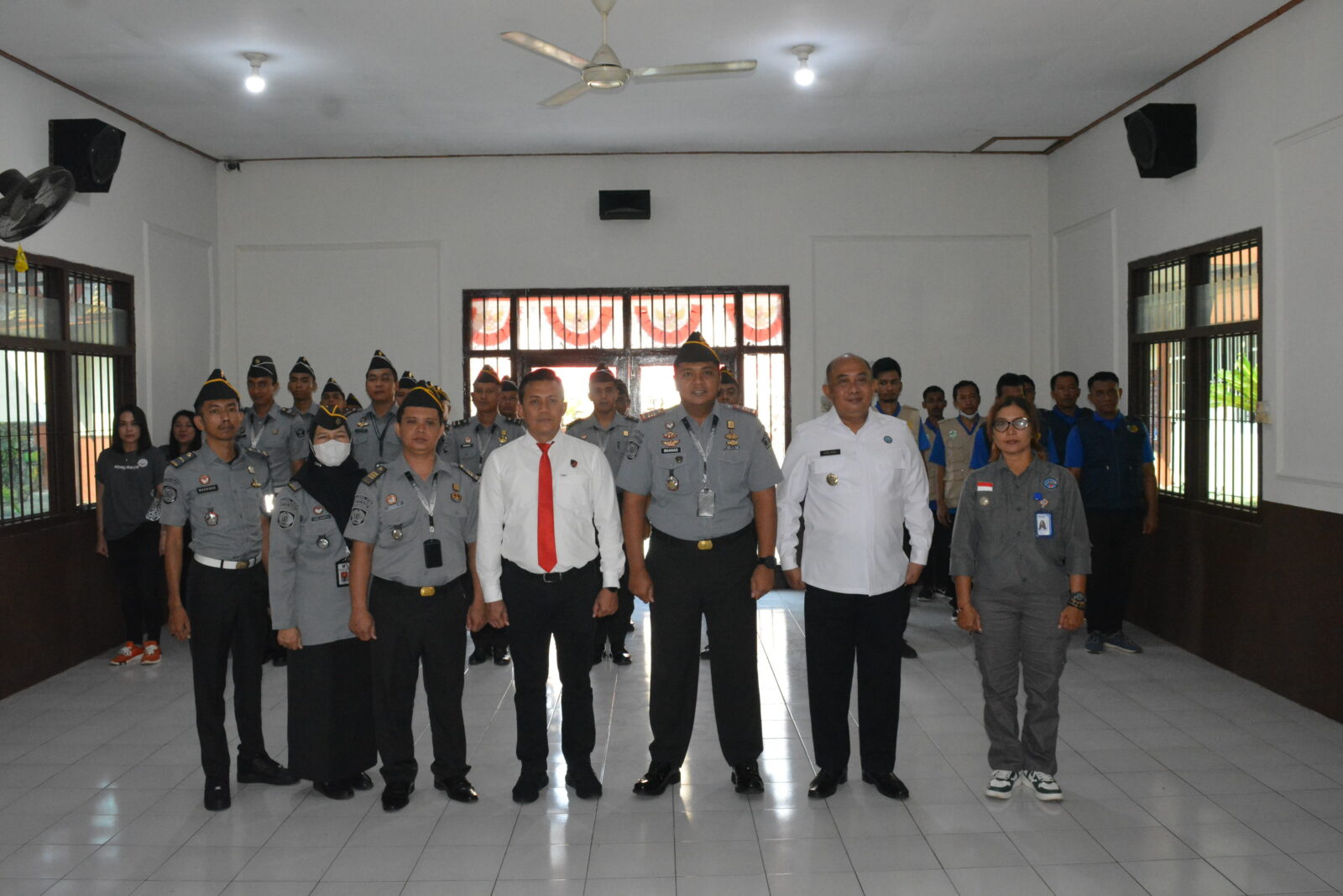 Penandatanganan Komitmen Bersama dan Ikrar Rutan Bersinar di Rutan Kelas IIB Bangil Penandatanganan Komitmen Bersama dan Ikrar Rutan Bersinar di Rutan Kelas IIB Bangil
