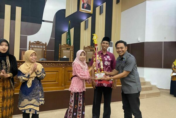 Informasi dan Edukasi melalui Insert Konten pada Kegiatan Lomba Stand Up Comedy dan Film Pendek DPC Granat Kabupaten Pasuruan
