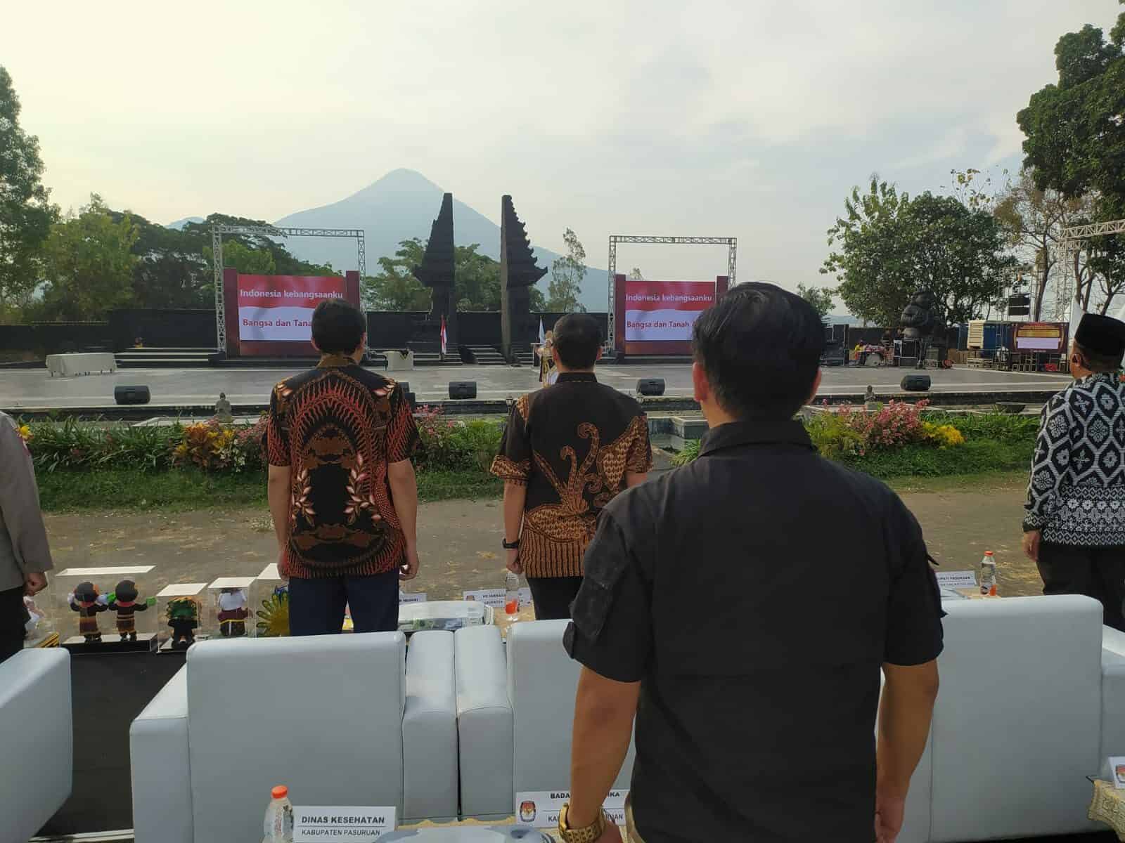 Serah Terima Maskot Pilkada Jawa Timur Tahun 2024 dari KPU Kota Pasuruan kepada KPU Kabupaten Pasuruan Serah Terima Maskot Pilkada Jawa Timur Tahun 2024 dari KPU Kota Pasuruan kepada KPU Kabupaten Pasuruan