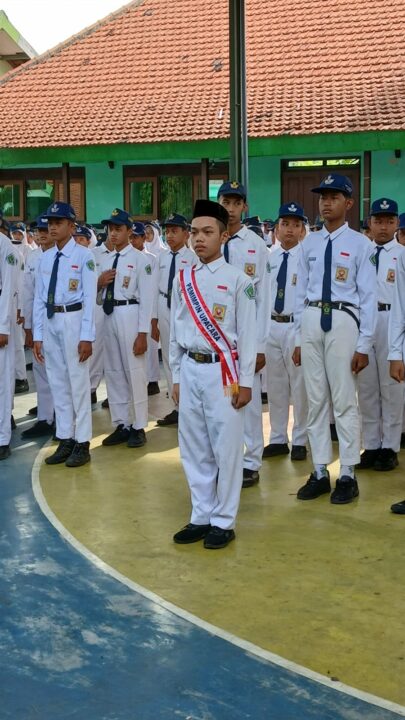 Kepala BNNK Pasuruan Menjadi Inspektur Upacara di SMPN 2 Bangil