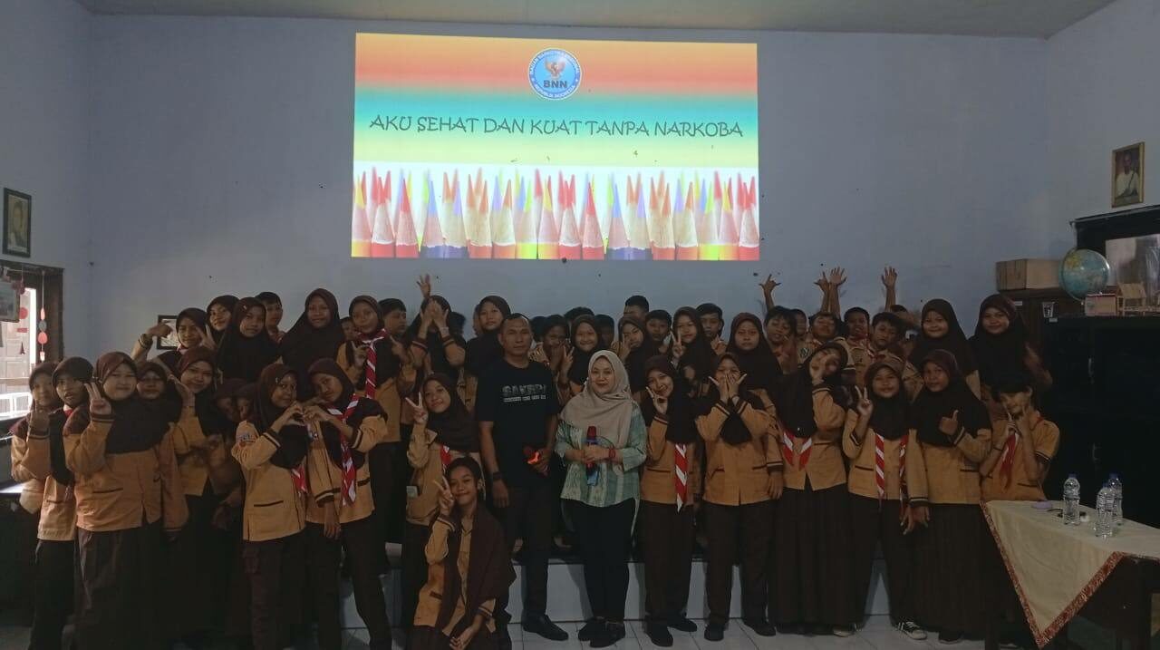 Sosialisasi Bahaya Penyalahgunaan Narkoba Sosialisasi Bahaya Penyalahgunaan Narkoba