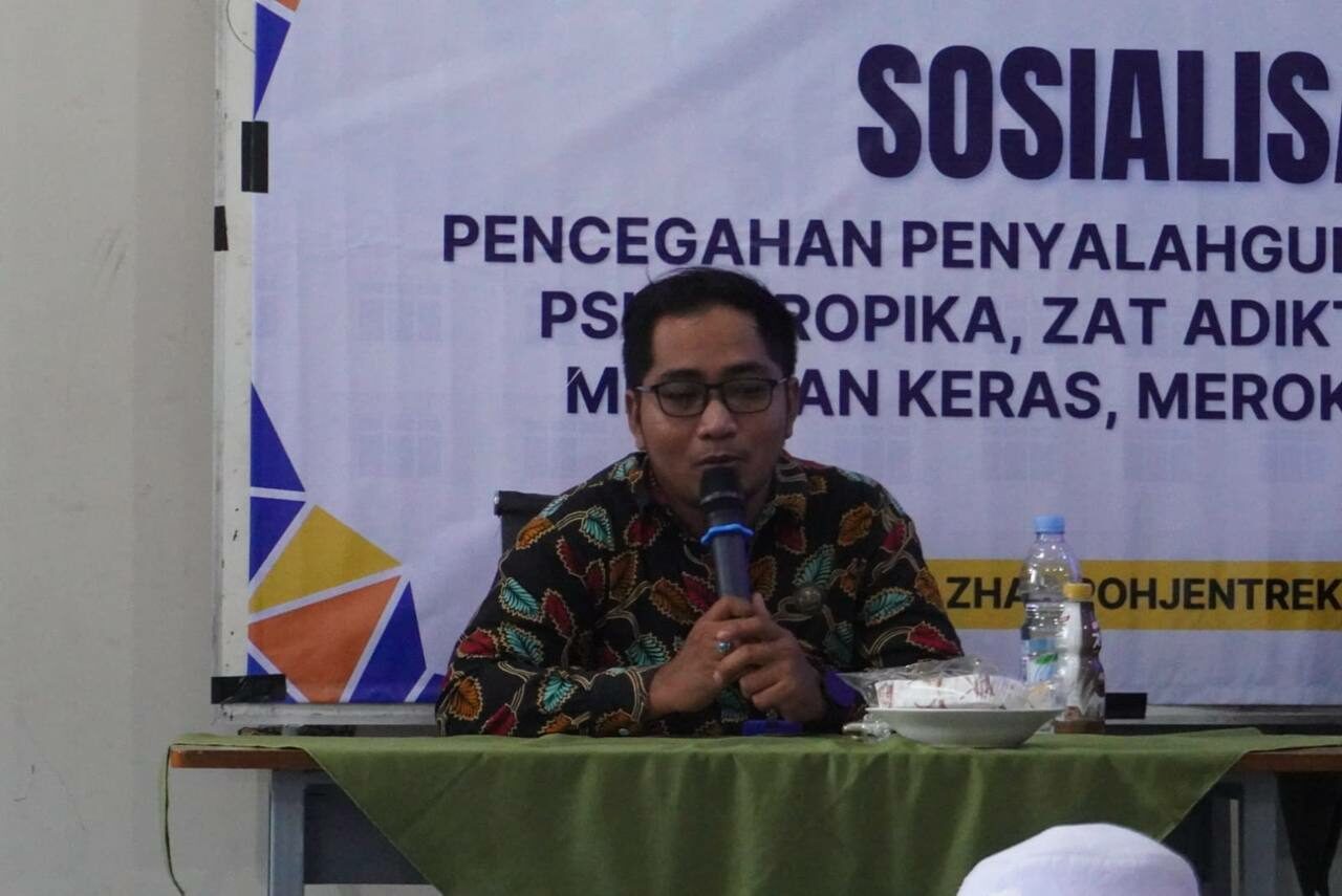 Sosialisasi Pencegahan Penyalahgunaan Narkoba, Minuman Keras, Merokok dan HIV Aids di SMP Al-Azhar Pohjentrek Sosialisasi Pencegahan Penyalahgunaan Narkoba, Minuman Keras, Merokok dan HIV Aids di SMP Al-Azhar Pohjentrek
