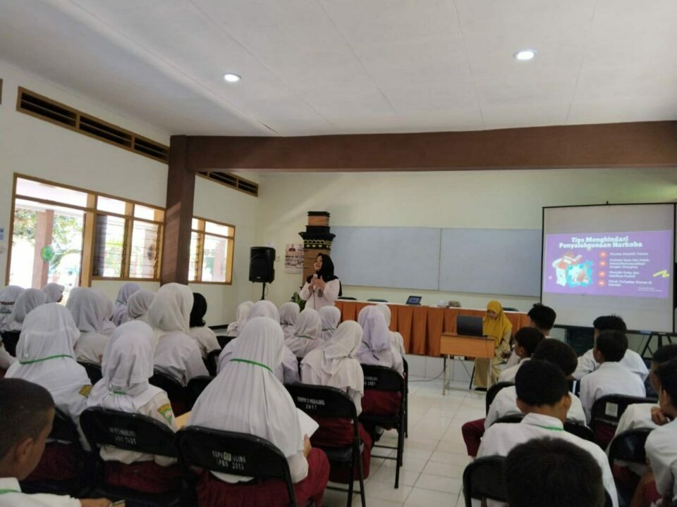Sosialisasi Bahaya Penyalahgunaan Narkoba pada MPLS (Masa Pengenalan Lingkungan Sekolah) di SMP, SMA/K di Wilayah Pasuruan Sosialisasi Bahaya Penyalahgunaan Narkoba pada MPLS (Masa Pengenalan Lingkungan Sekolah) di SMP, SMA/K di Wilayah Pasuruan